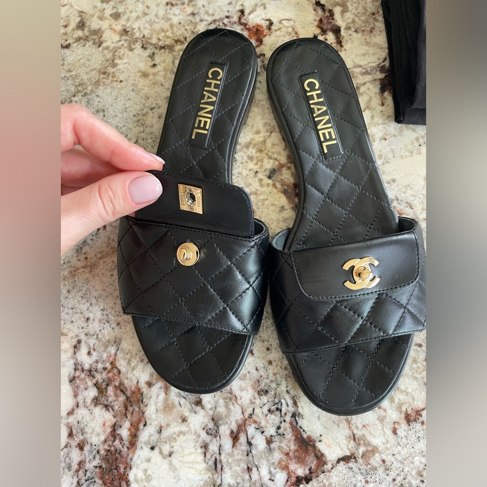 Chanel Turnlock Quilted Black Slides - Size EU 39 / US 8 - Excellent condition - Picture 10 of 16